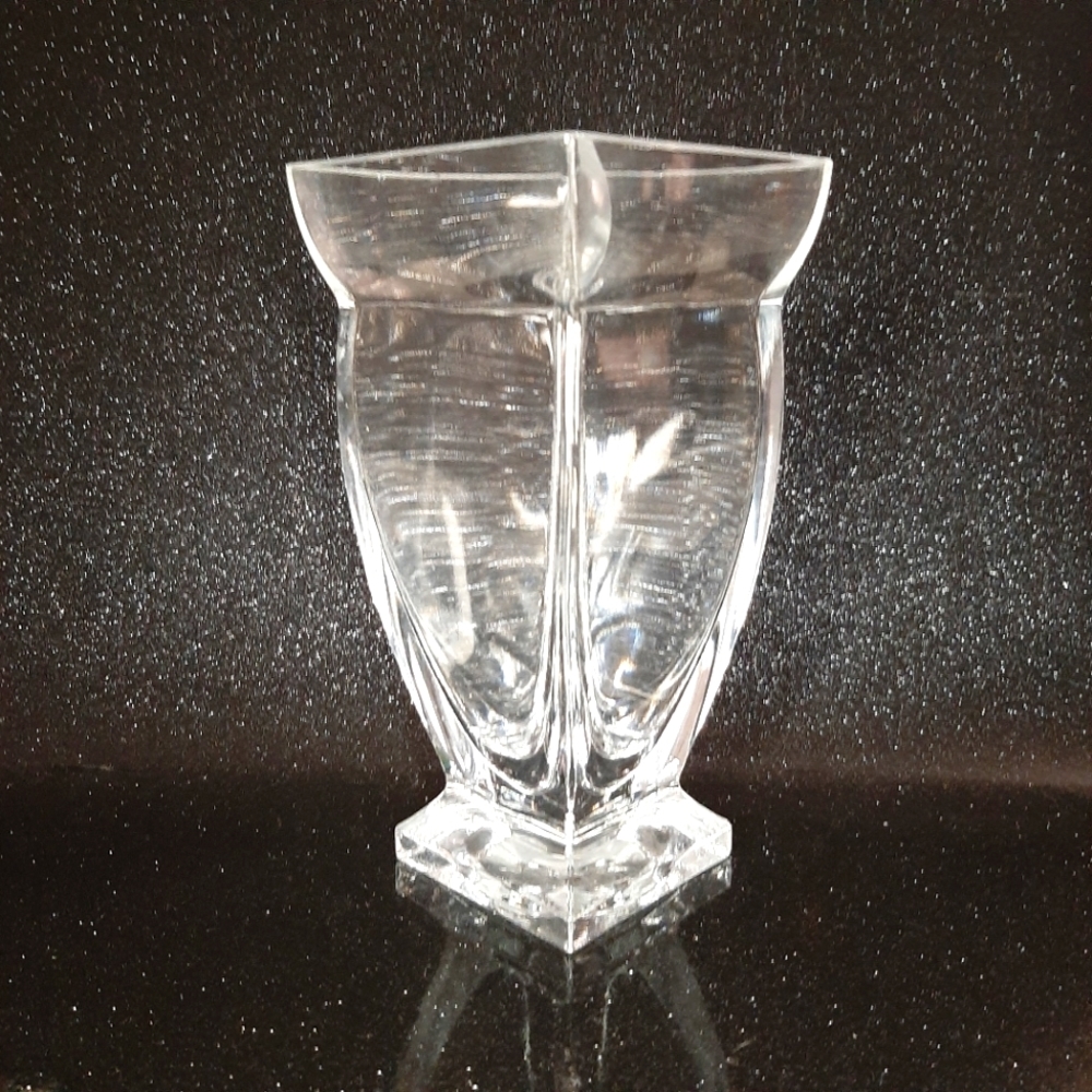 Clear Glass Flower Vase.